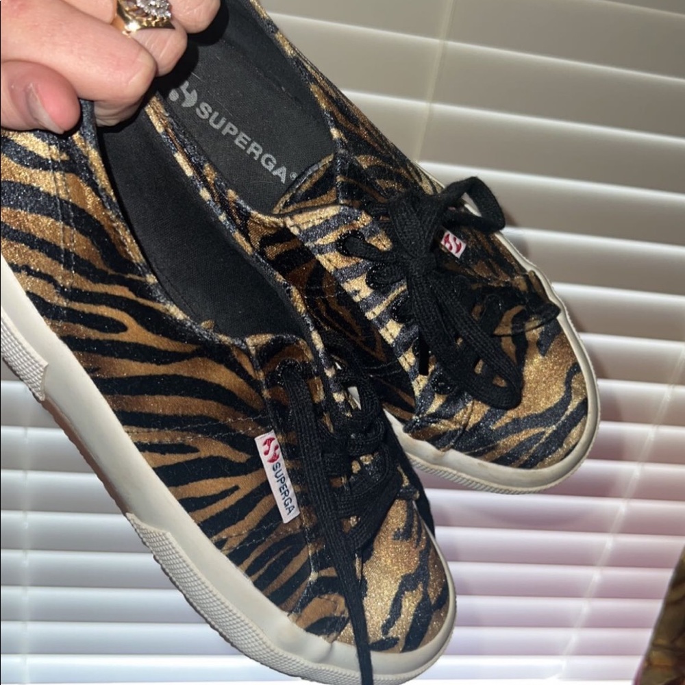 Velvet Supergas